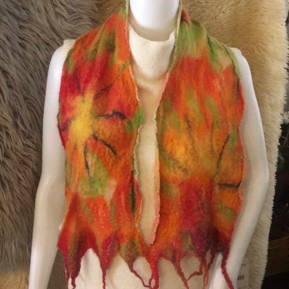 Felted silk scarf - Picture 3 of 4